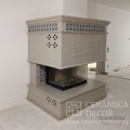 Трехсторонняя топка Астов П3С 7057 в облицовке изразцами из коллекции Птички. Трехсторонняя топка Астов П3С 7057 в облицовке изразцами из коллекции Птички.