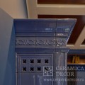 Классический камин в облицовке изразцами из коллекции Версаль.