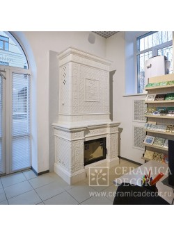 Каминная топка Астов М 700 в облицовке изразцами коллекции Альбион.