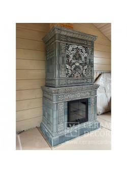 Топка Астов ПС 700 с прямым стеклом в облицовке классического камина.