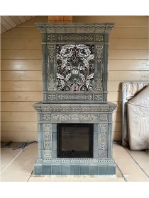 Топка Астов ПС 700 с прямым стеклом в облицовке классического камина.